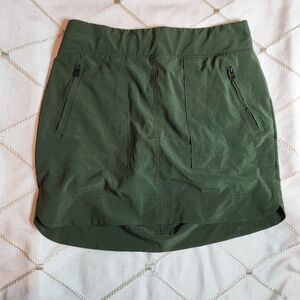 Athleta Chelsea Cargo Skort Performance Green Zip Pockets Size4